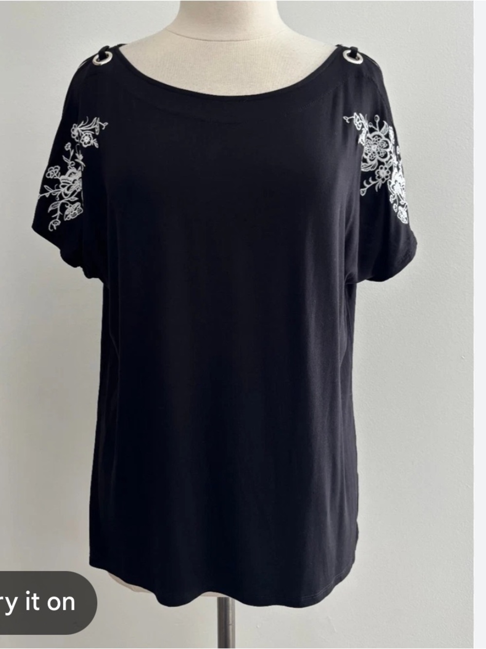 NWT Cable & Gauge Black Top with White Floral Embroidery and Grommet Detail 3x